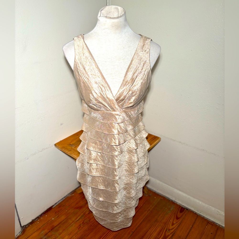 London Times Sleeveless Tiered Metallic Dress